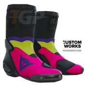 Botas de moto de carreras y carretera Dainese Axial 2 | Hombre | Fuxia / Violeta / Amarillo fluorescente | Custom Works 