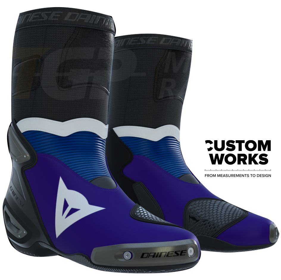 Botas de moto de carreras y calle Dainese Axial 2 Racing Prima Pramac Yamaha MotoGP Replica | Hombre | Morado / Azul Yamaha / Blanco | Custom Works 