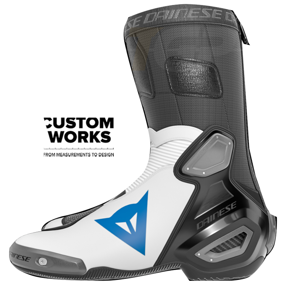 Botas de moto Axial 2 Racing y de calle Dainese | Hombres | Blanco / Cielo | Custom Works 