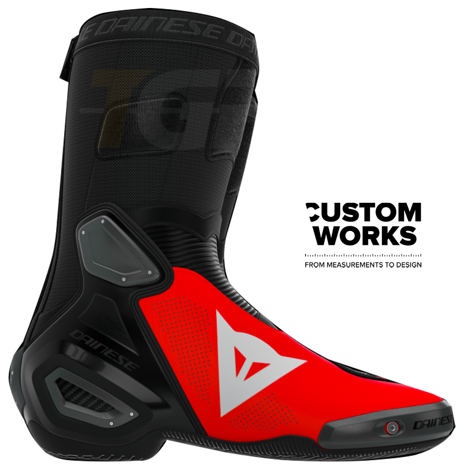 Botas de moto de carreras y carretera Dainese Axial 2 Air Marco Bezzecchi Replica 2026 | Hombre | Flúor rojo / Negro | Custom Works 