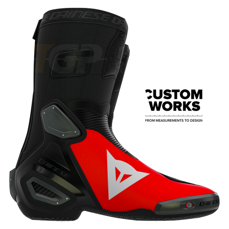 Botas de moto Dainese Axial 2 Racing y de calle Marco Bezzecchi Replica 2026 | Hombres | Rojo Flúor / Negro | Custom Works 