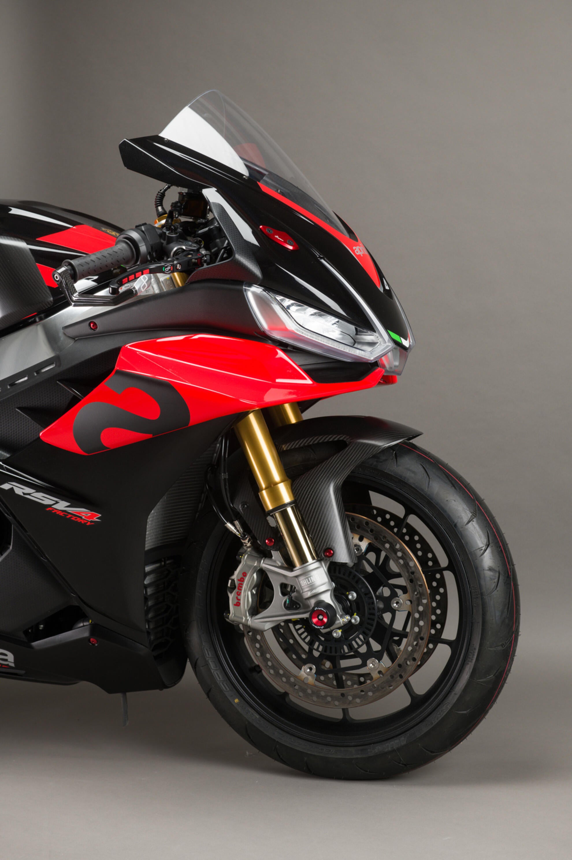 Guardabarros delantero de carbono LighTech Aprilia RSV4/RR/1100 Factory (21-25) CARA0610 