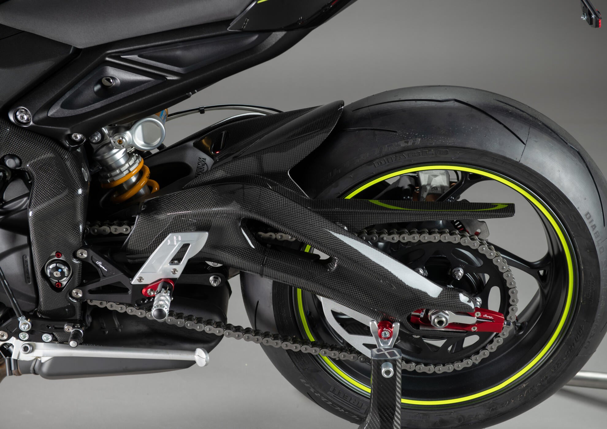 Cubiertas de basculante de carbono LighTech Triumph Street Triple 765 S / R / RS / Moto2 (17-25) CART2460 