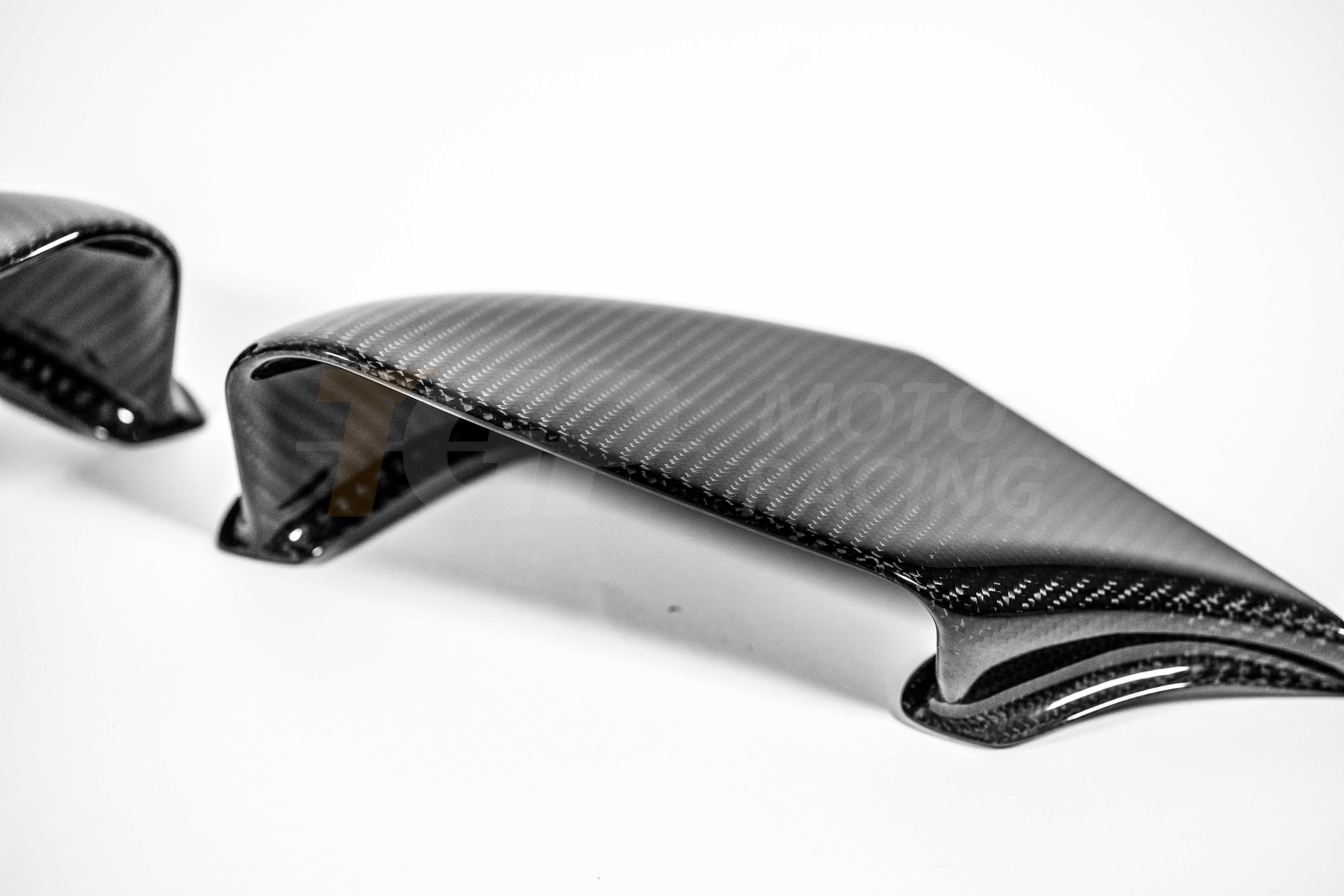 Juego de carenados laterales de esquina con set de 200 g de carbono AP de la línea Carbon Ducati Panigale V4/S/R (25-26) 