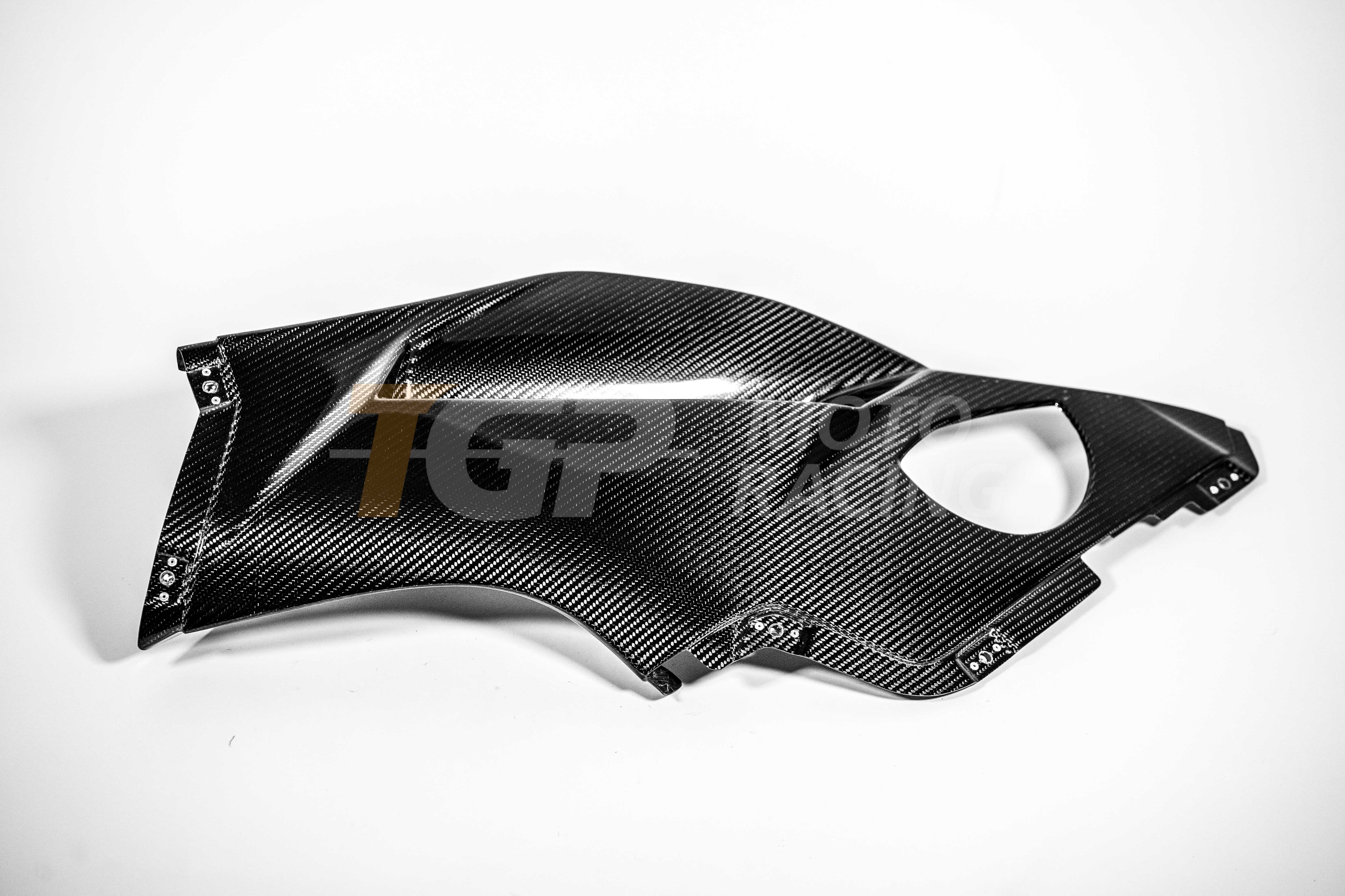 Panel lateral izquierdo de carbono AP Carbon Line de 200 g para Ducati Panigale V4 R (2026) 