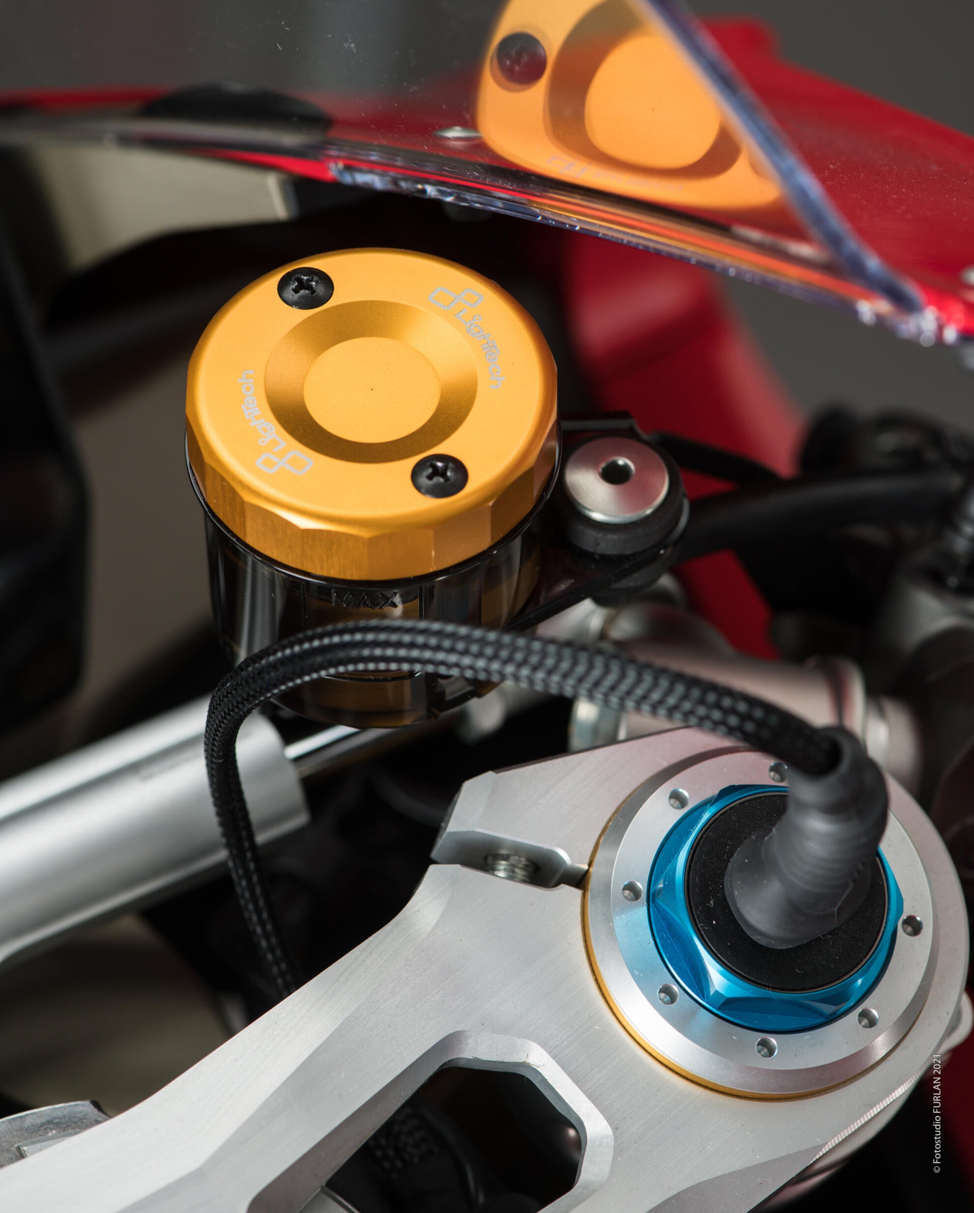 Tapa del recipiente de compensación delantera LighTech Ducati Panigale V4/S/R (18-24) FBC04 