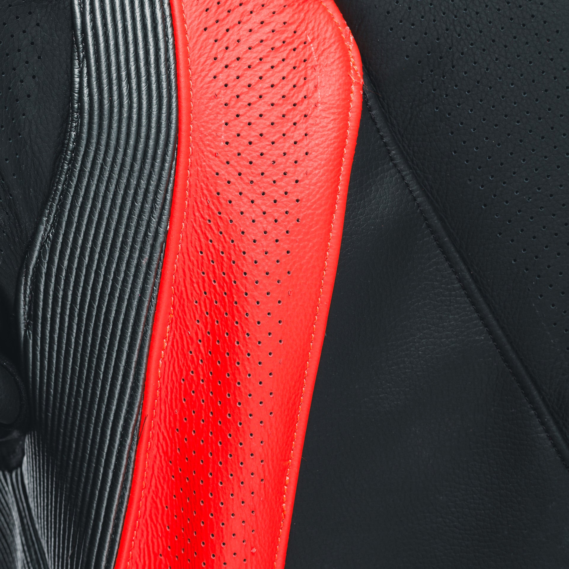 Dainese Audax D-ZIP traje de cuero de una pieza – Mono de carrera perforado | Hombres | Negro/Rojo 