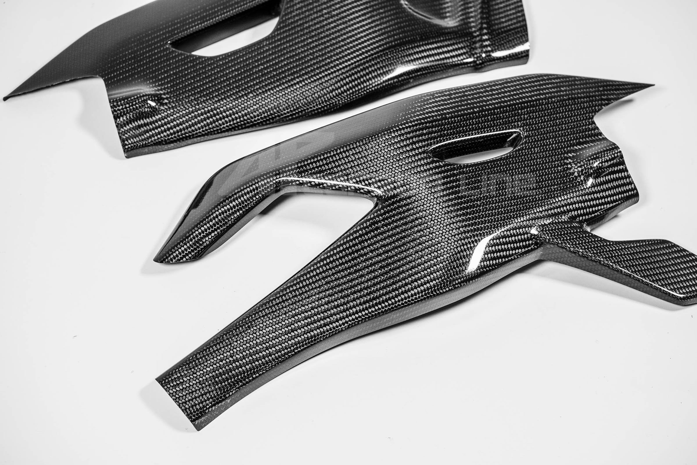 Cubiertas de basculante 200g AP Carbon Line Yamaha YZF-R1/M RN32, RN49 y RN65 (15-25) 