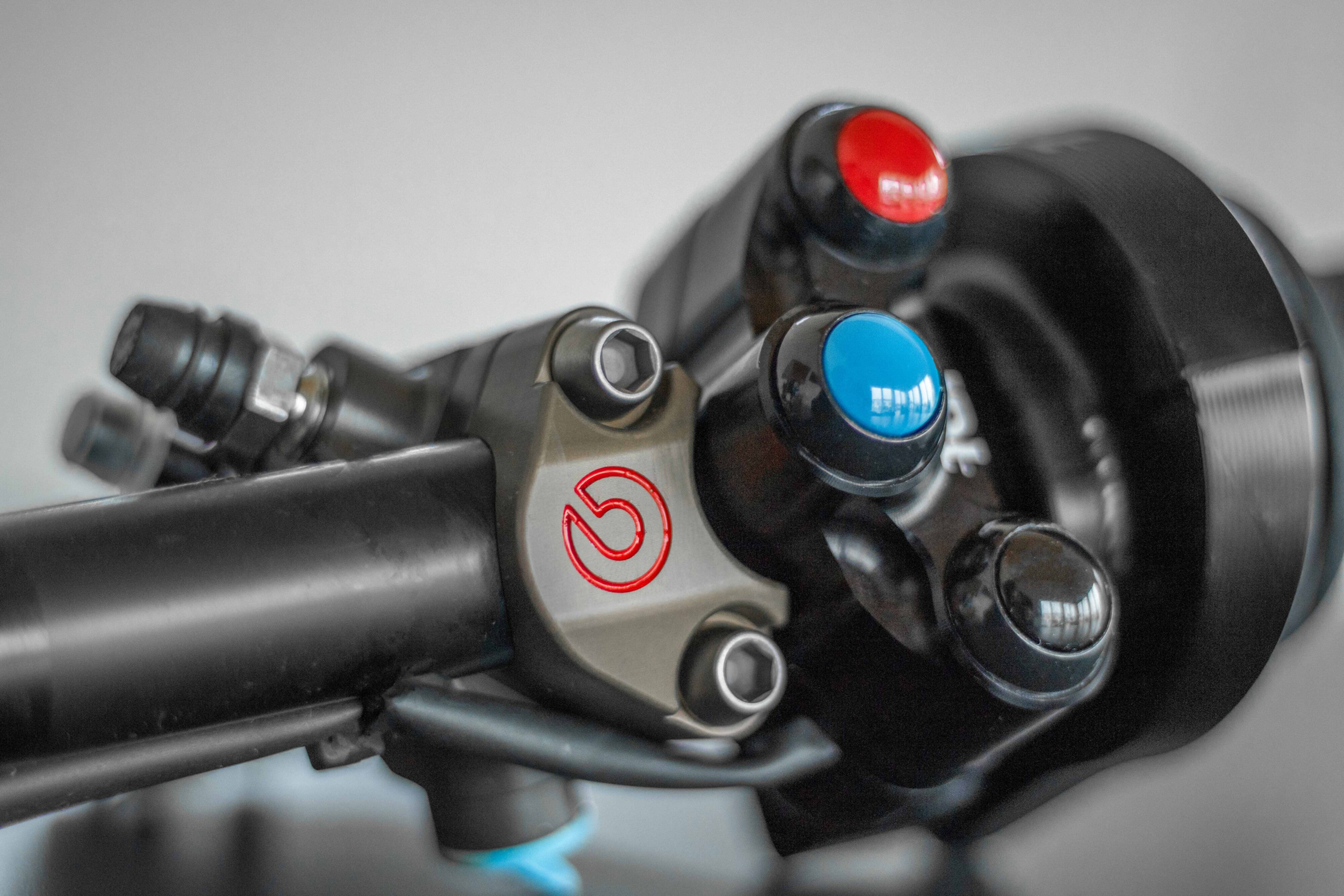 Brembo Special abrazadera de manillar con cavidad para interruptor de manillar 
