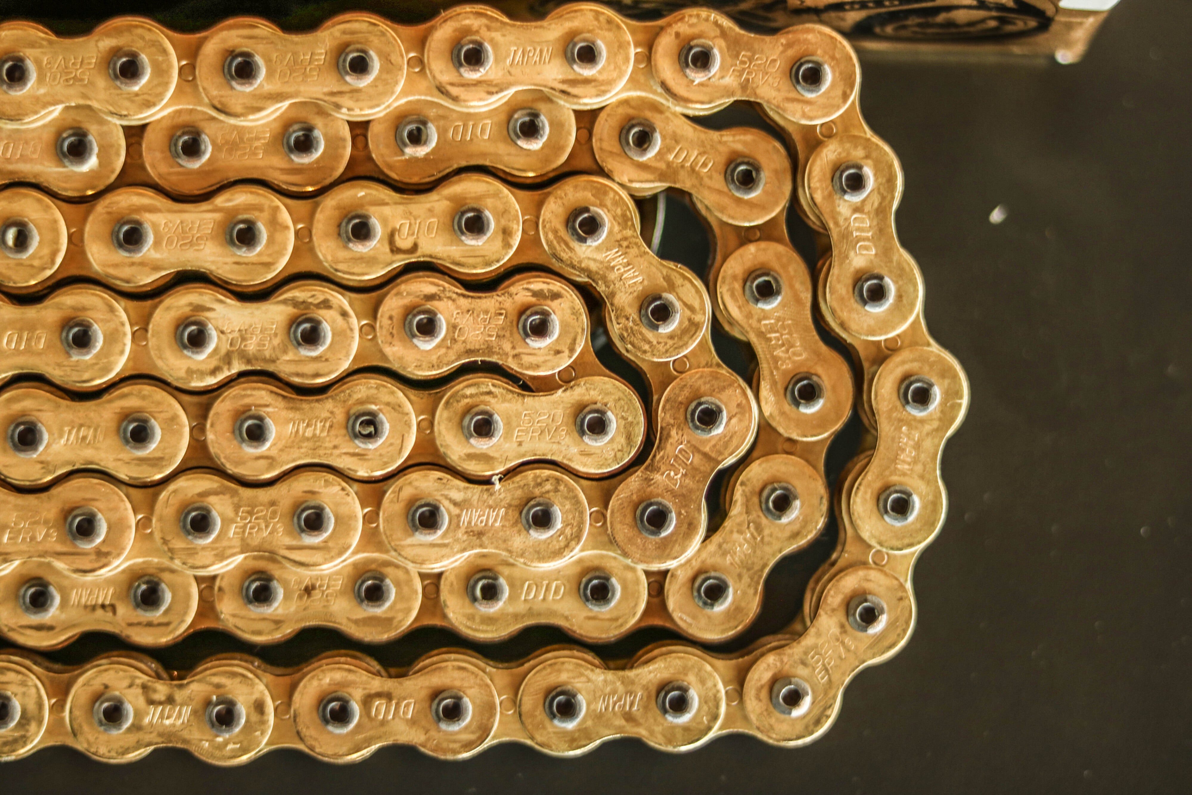 Cadena D.I.D 520ERV7 X-Ring 520 G&G abierta con eslabón de remache – 100 a 130 eslabones 